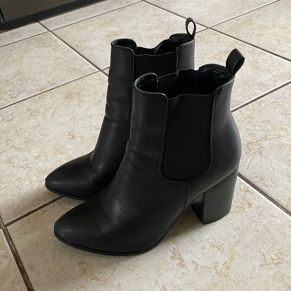Bikini black booties